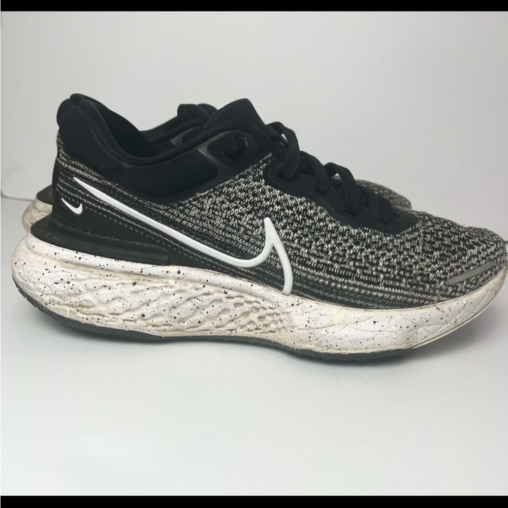 Nike ZoomX Invincible Run Flyknit 'White Black'
